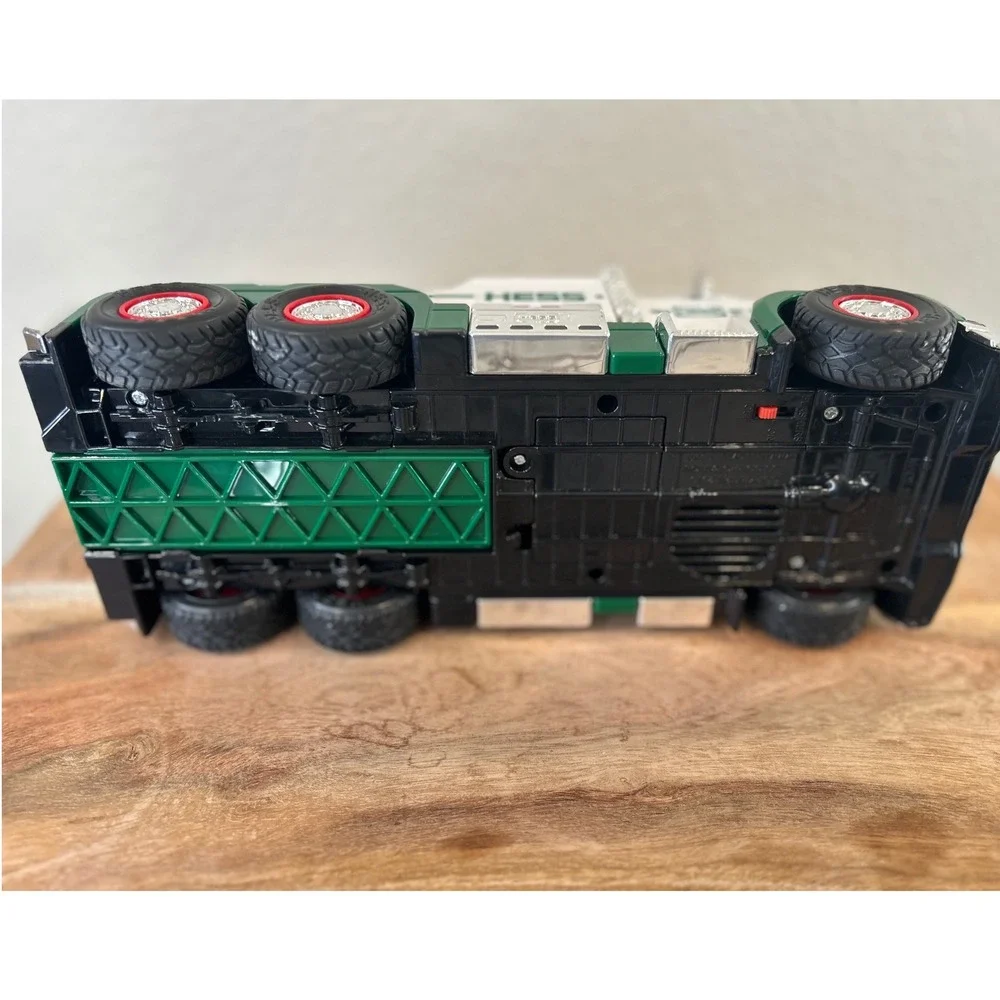 Hess Toy Truck Flatbed with‎ Ramp Green White Chrome Collectible Vehicle